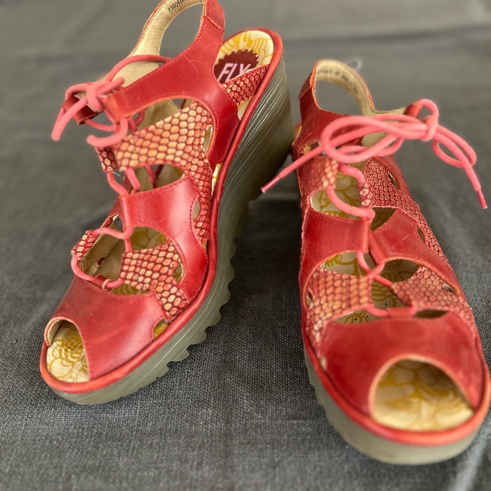 Stylish Red Wedge Sandals - Picture 2 of 5